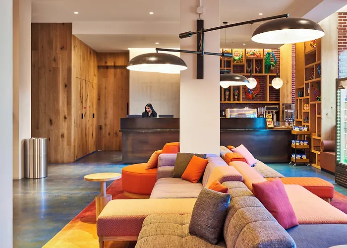 Radio Hotel New York, Stati Uniti