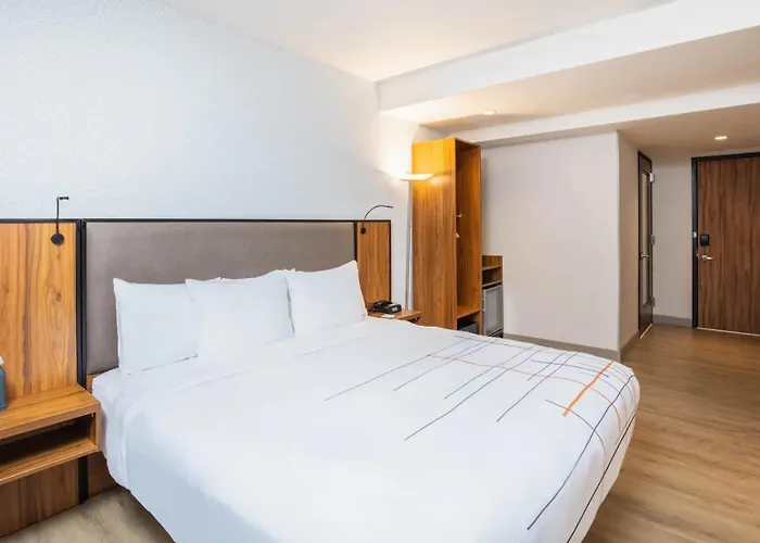 La Quinta By Wyndham Time Square South