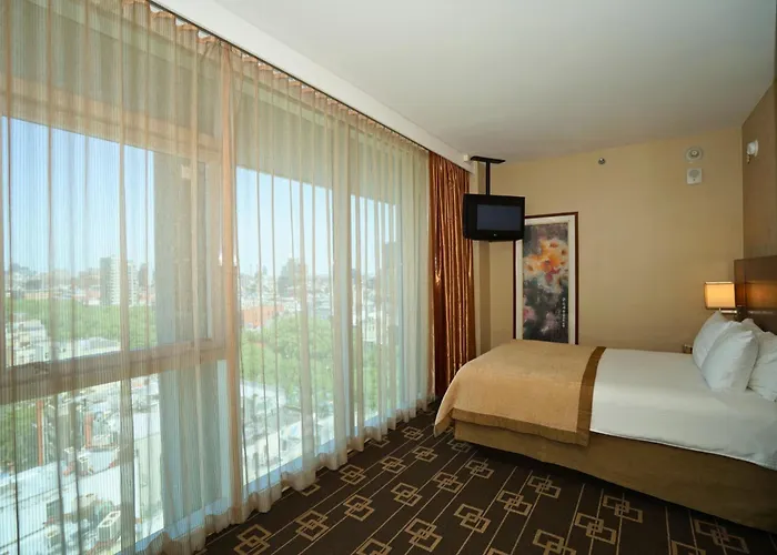 Wyndham Garden Chinatown